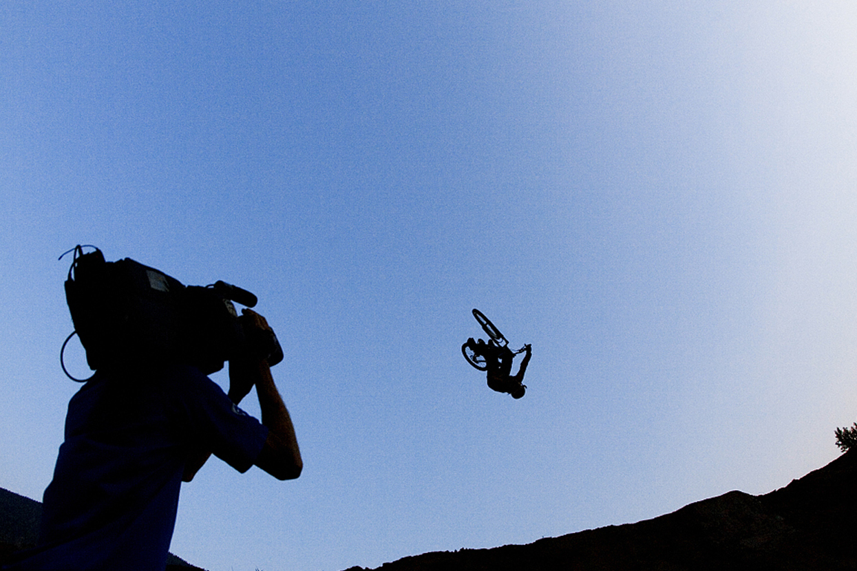 Rich product pictures and videos