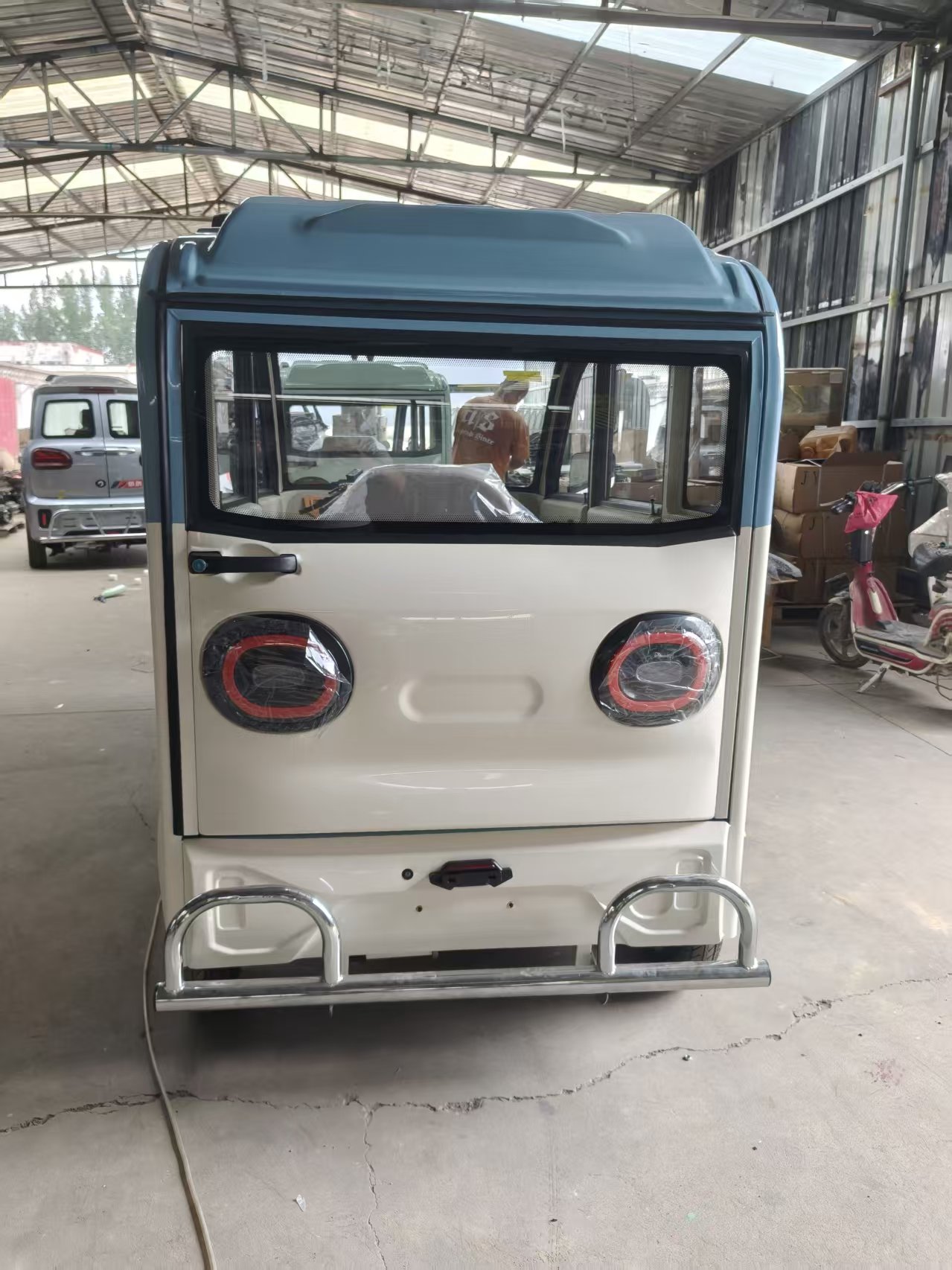 Covered electric tricycle